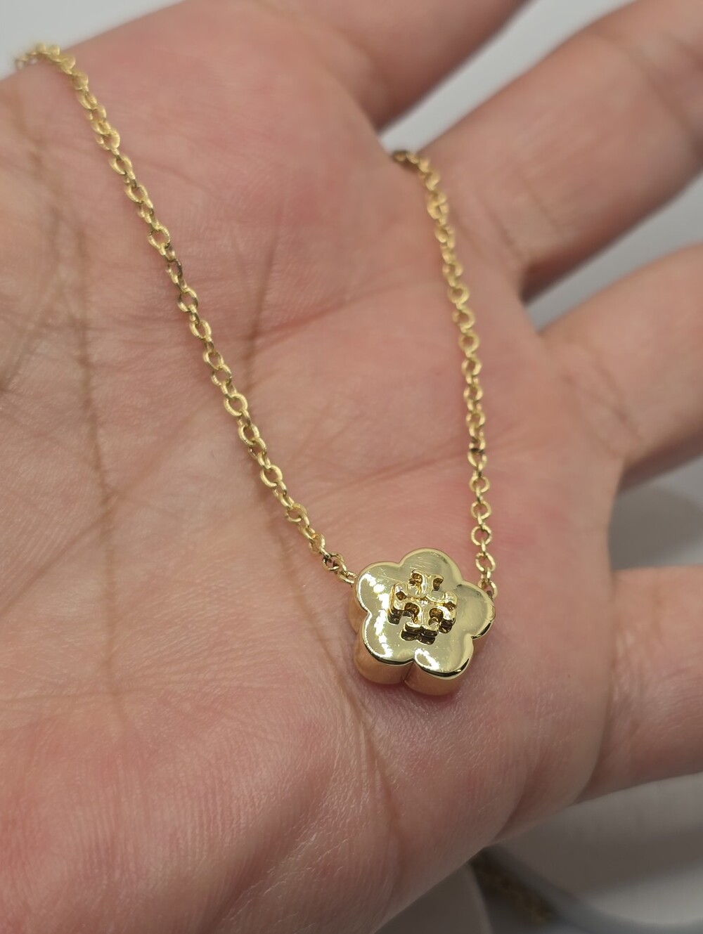 Tory Burch Flower Pendant Necklace in Gold Tone